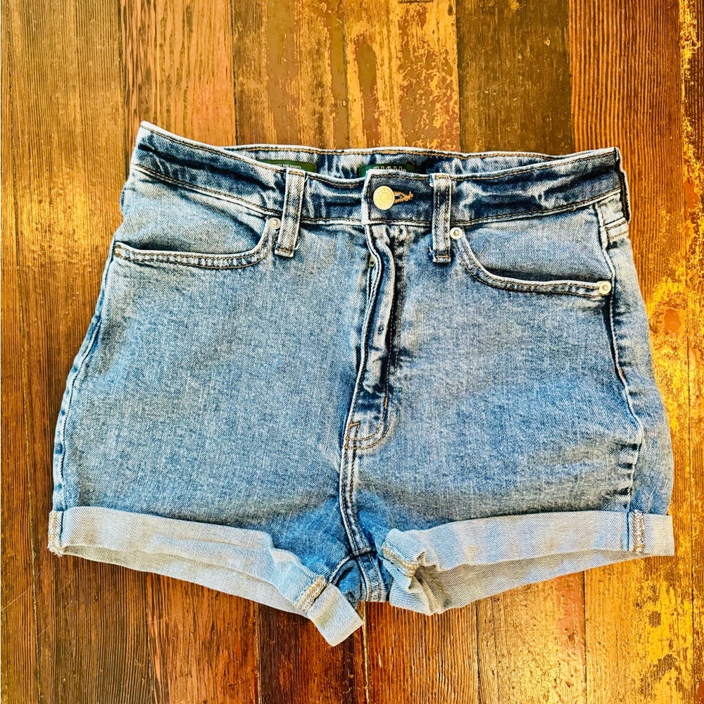 HIGHEST RISE SHORTS. WILD FABLE. SIZE 6.